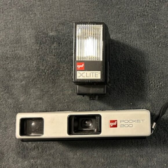 Vintage Gaf Pocket 200 Camera with Flash - Picture 1 of 9